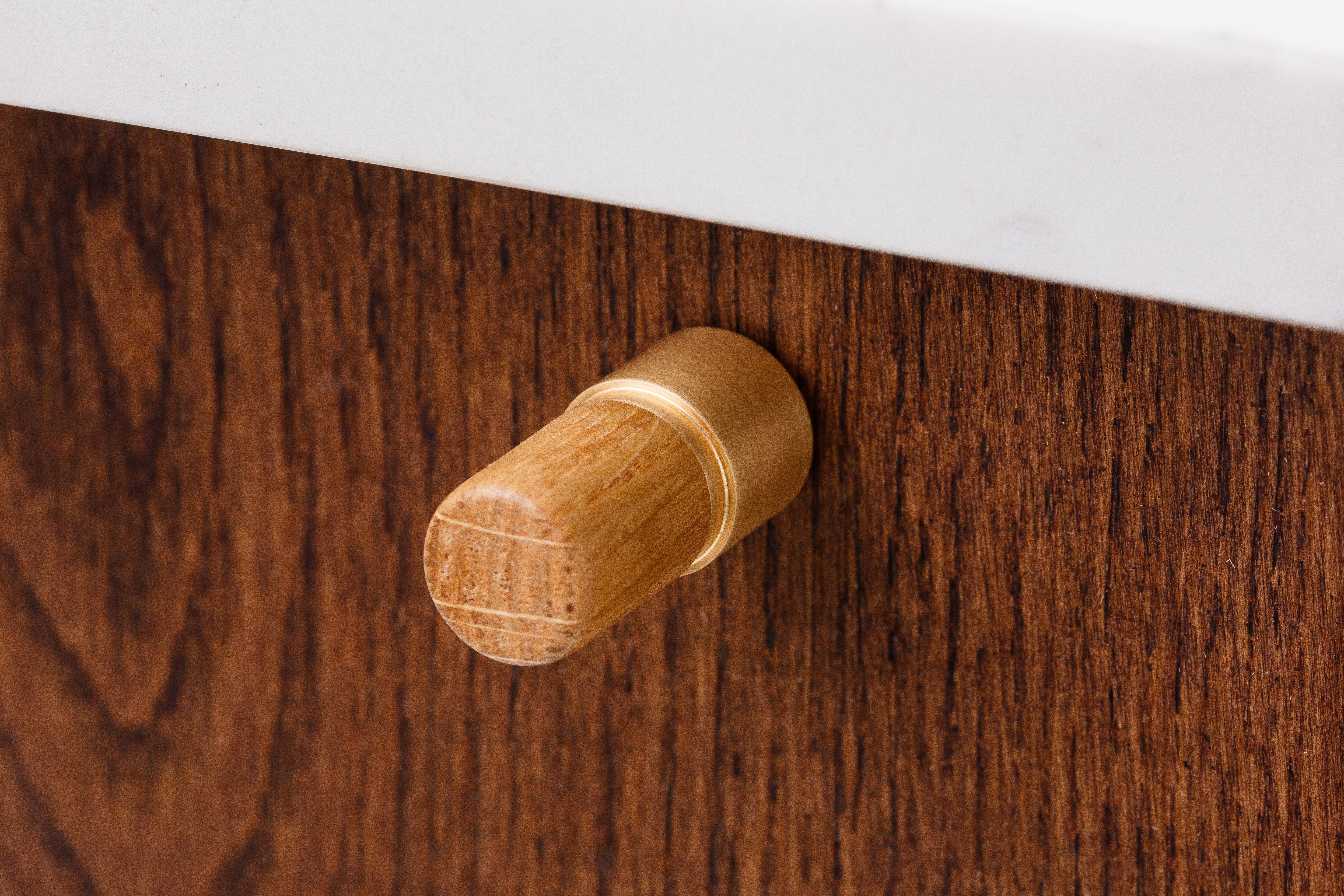 OK.4 Knob – Oak/Brass