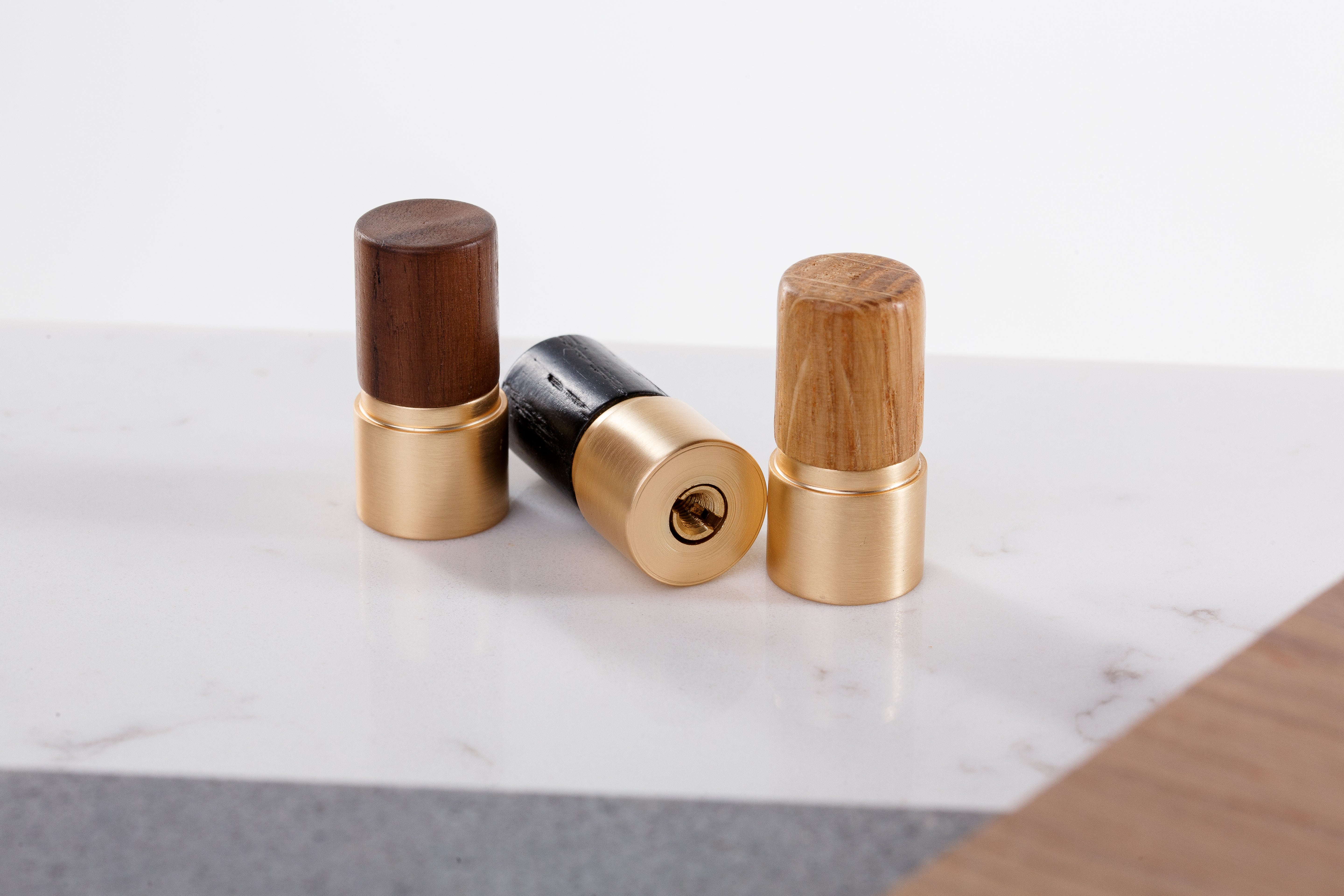 OK.4 Knob – Oak/Brass